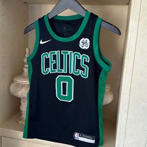BOYS CELTICS TATUM JERSEY SIZE SMALL ( 8 Child